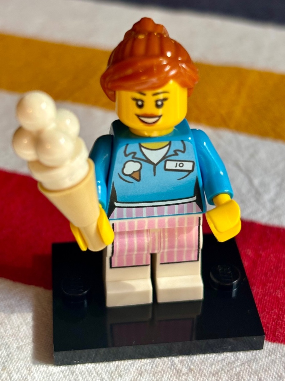 THE LEGO MOVIE "Ice Cream Jo" tlm032 with stand & accessories. LIKE NEW!